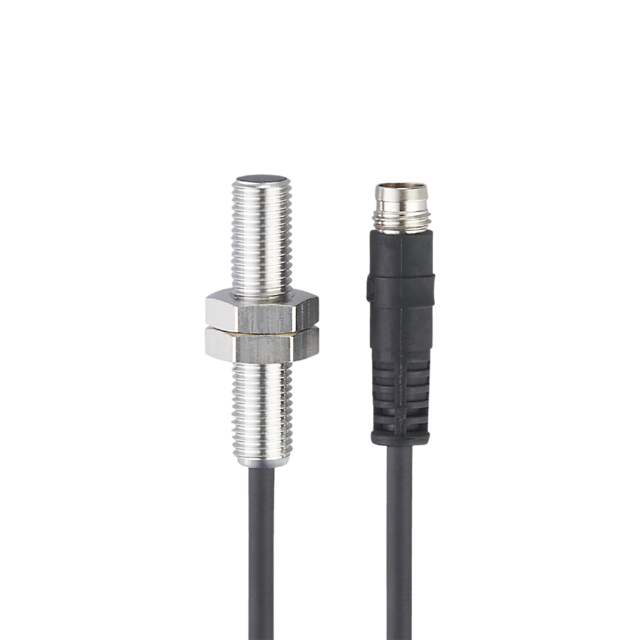 IE5336: Induktiver Sensor; M8 x 1 / L = 38 mm; Schaltabstand 2 mm bündig einbaub