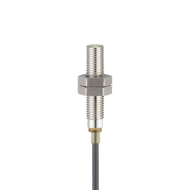 IES204: Induktiver Sensor; M8 x 1 / L = 37,5 mm; Schaltabstand 3 mm bündig einba